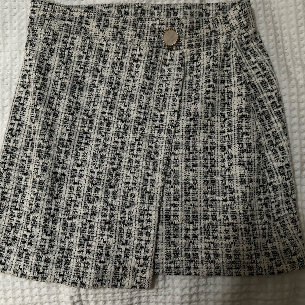 Tweed mini skirt